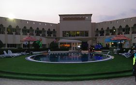 منتجع جولدن توليب دبا